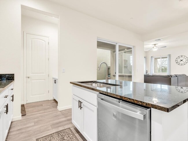 Building Photo - Beautiful 2019 Built 3 bedrooms 2.5 bath!
