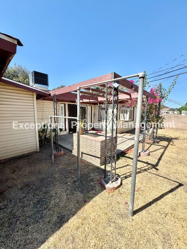 Building Photo - Great 3 bed 2 bath home