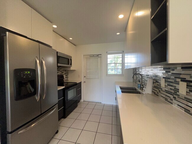 Building Photo - 2471 SW 82nd Ave