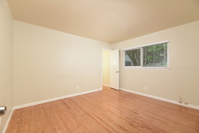 Building Photo - 2092-2094 Donald Dr