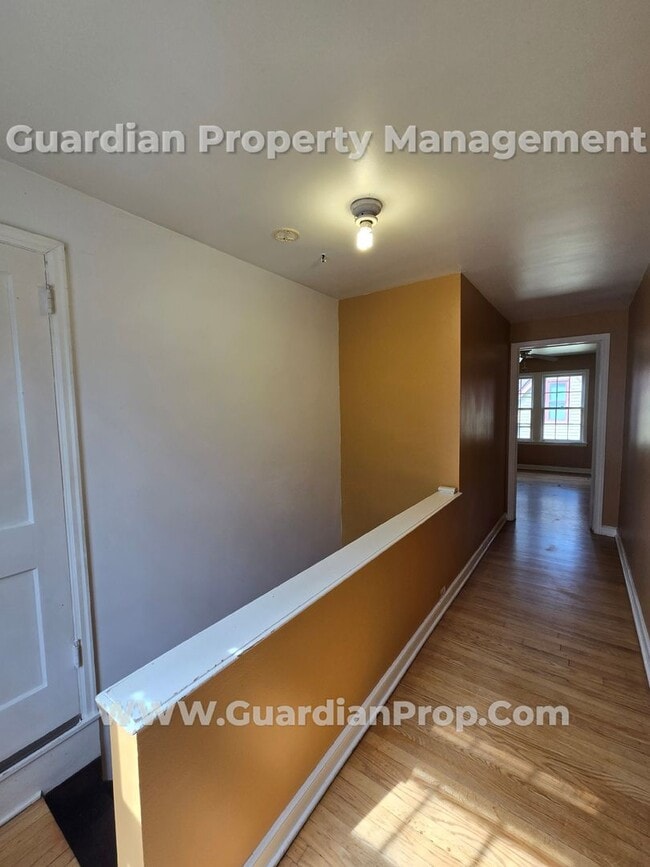 Building Photo - Free Nov. Rent! NE Minneapolis Single Fami...