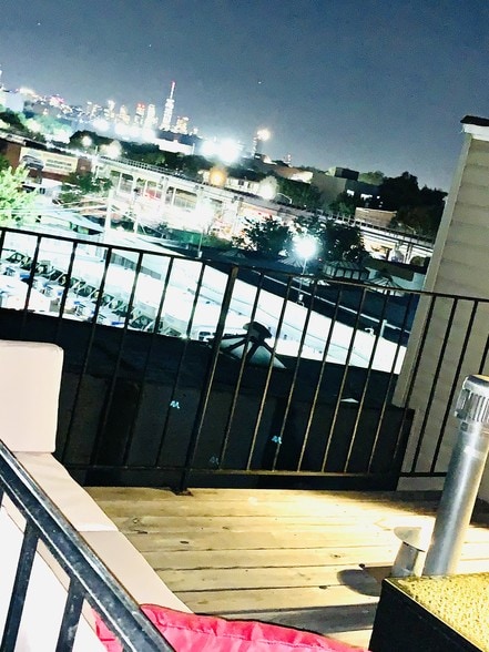 Building Photo - 1893 Pacific St