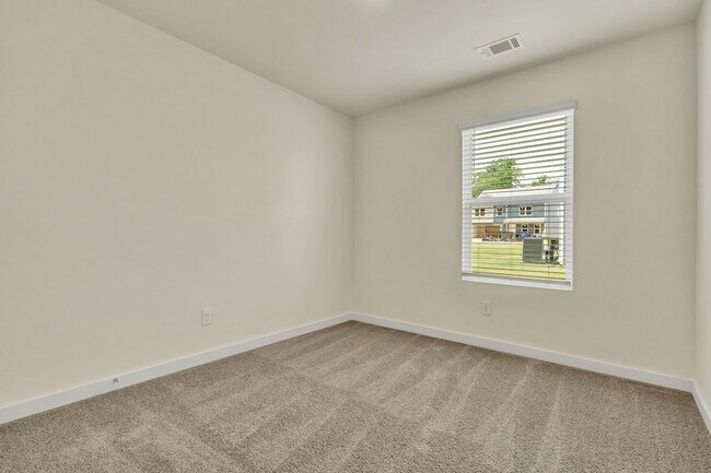 Building Photo - 627 Fox Den Cir