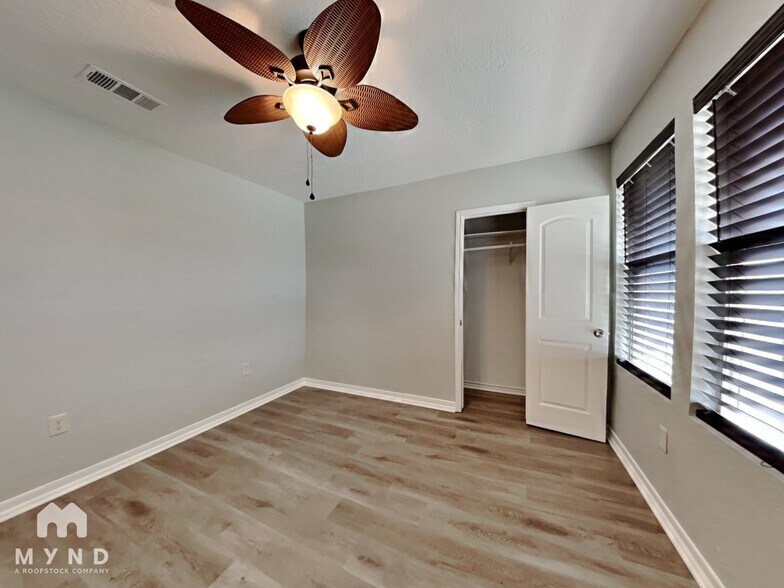 Building Photo - 11807 Roandale Dr
