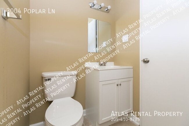 Building Photo - 3004 Poplar Ln