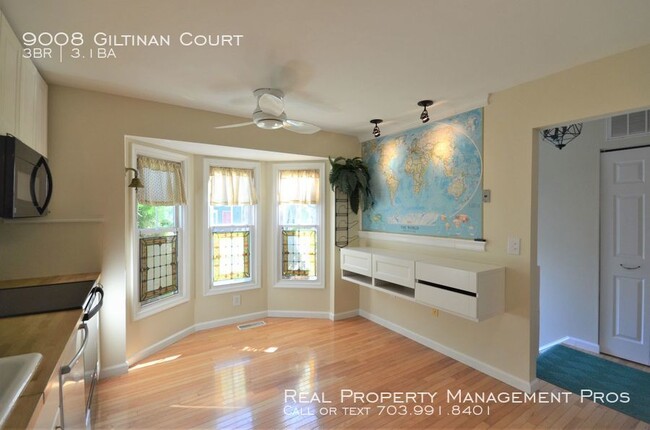 Building Photo - Charming End Unit by Huntsman Lake!