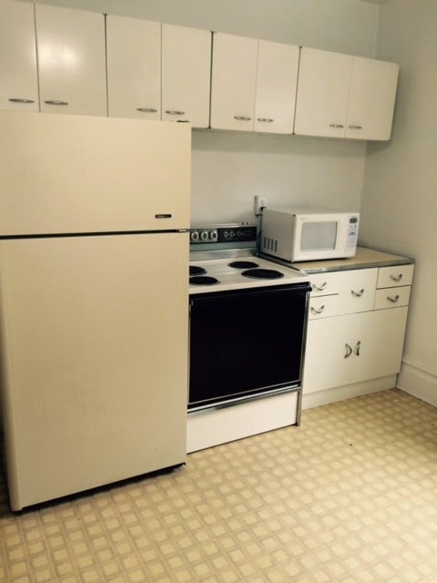 Building Photo - 325 Eicher Ave