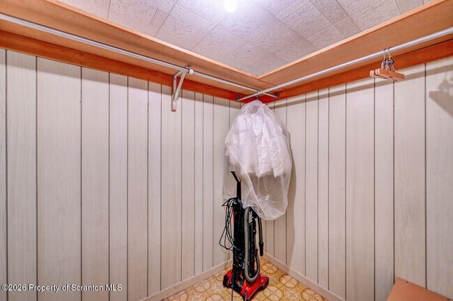 Building Photo - 454 Hickory St