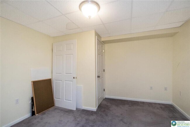 Building Photo - 537 Kemmerer Ln