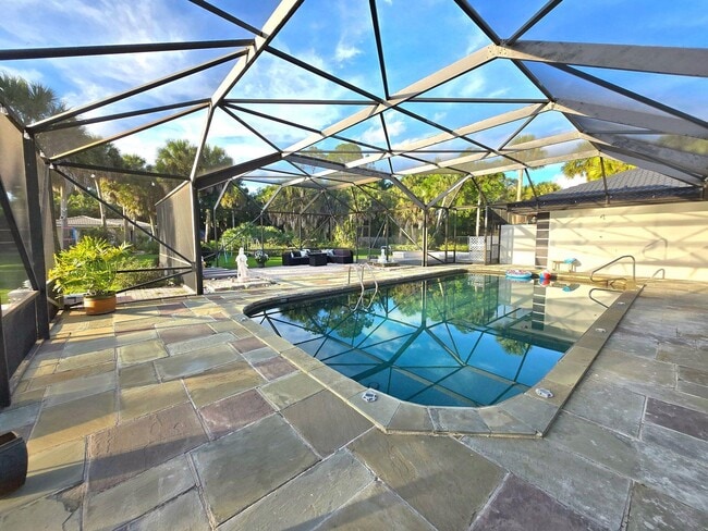 Building Photo - 12231 Areaca Dr