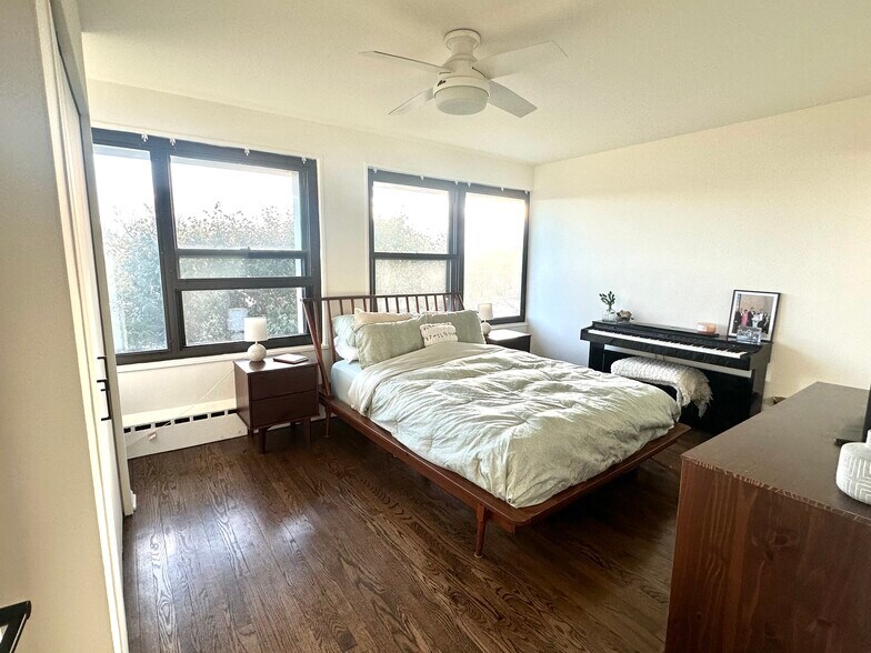 Building Photo - 3410 N Lake Shore Dr