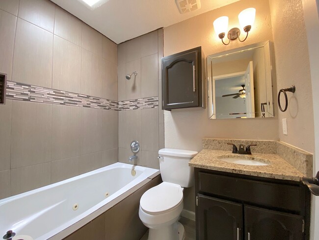 Building Photo - Northeast El Paso 3 bed with Refrig A/C