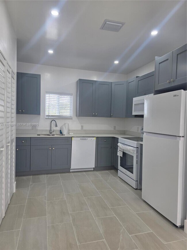 Building Photo - 21210 SW 119th Ave