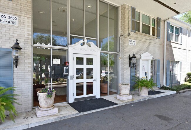 Building Photo - 2600 Bellefontaine St