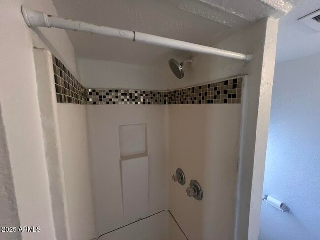 Building Photo - 526 S Mesa Dr