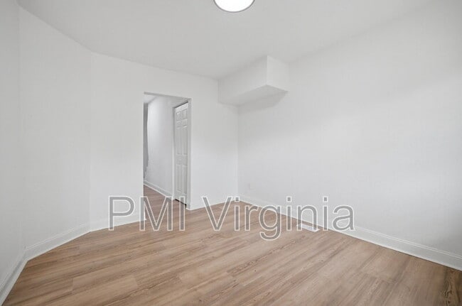 Building Photo - 307 N 4th St