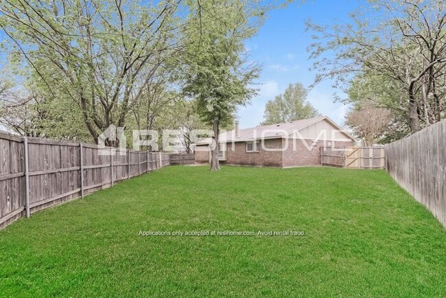 Building Photo - 913 Pepperidge Ct
