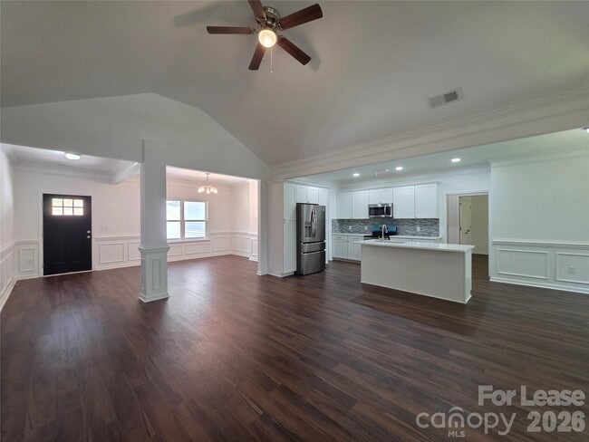 Building Photo - 595 Foxwood Dr SE