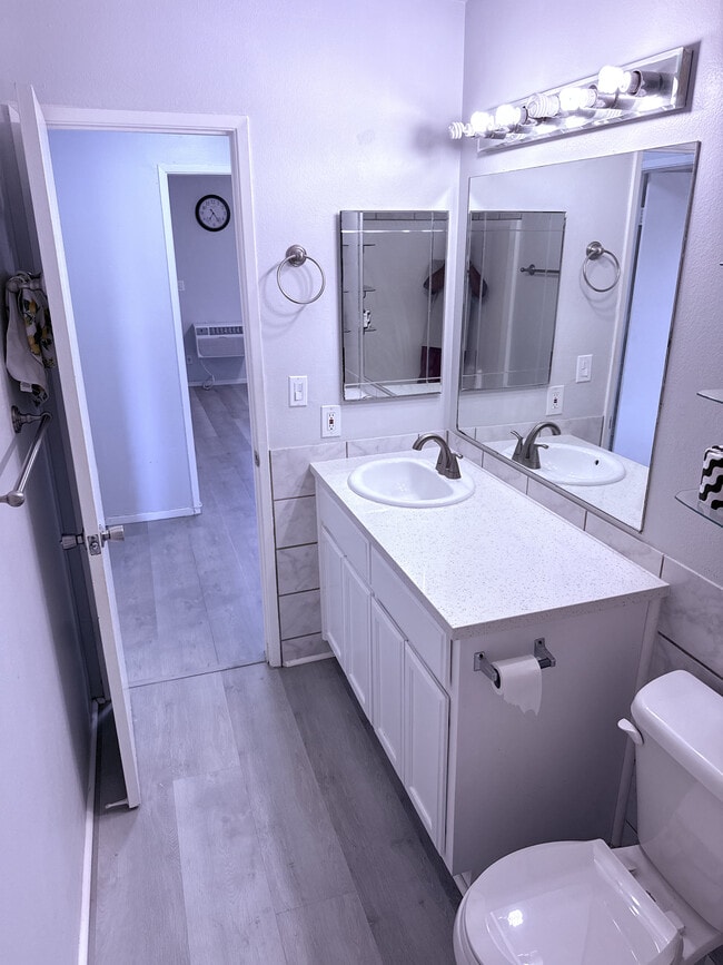 Bathroom - 4700 Clair del Ave