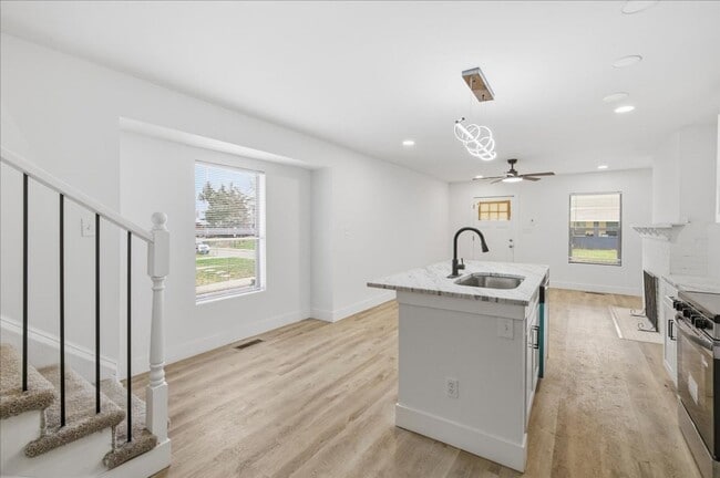 Building Photo - 1038 N Parker Ave