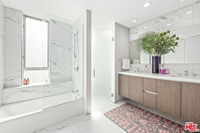 Building Photo - 2736 Armacost Ave