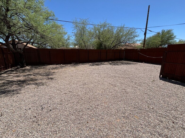 Building Photo - 5128 E Pima St