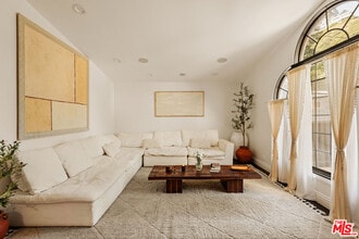 Building Photo - 1110 N Beverly Glen Blvd