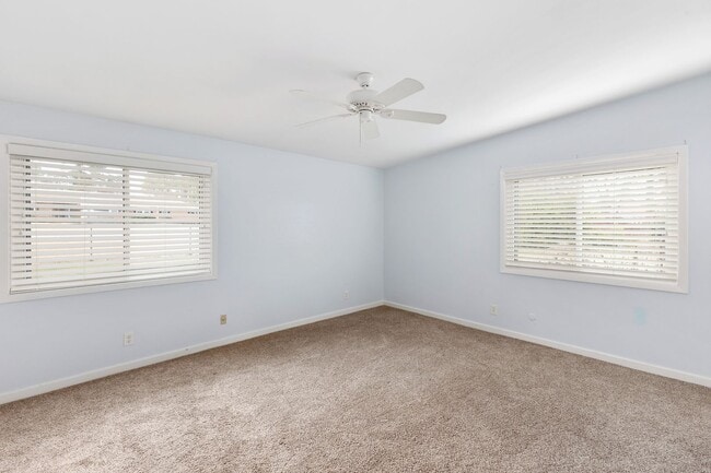 Building Photo - Charming Haven for Rent: Your Ideal Home A...