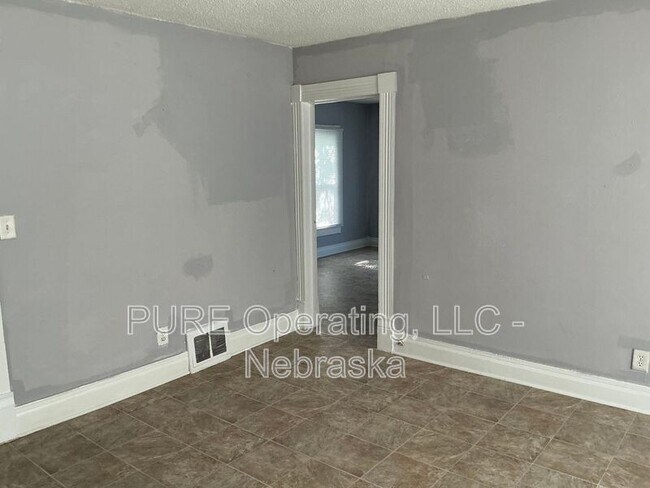 Building Photo - 810 E Erie St