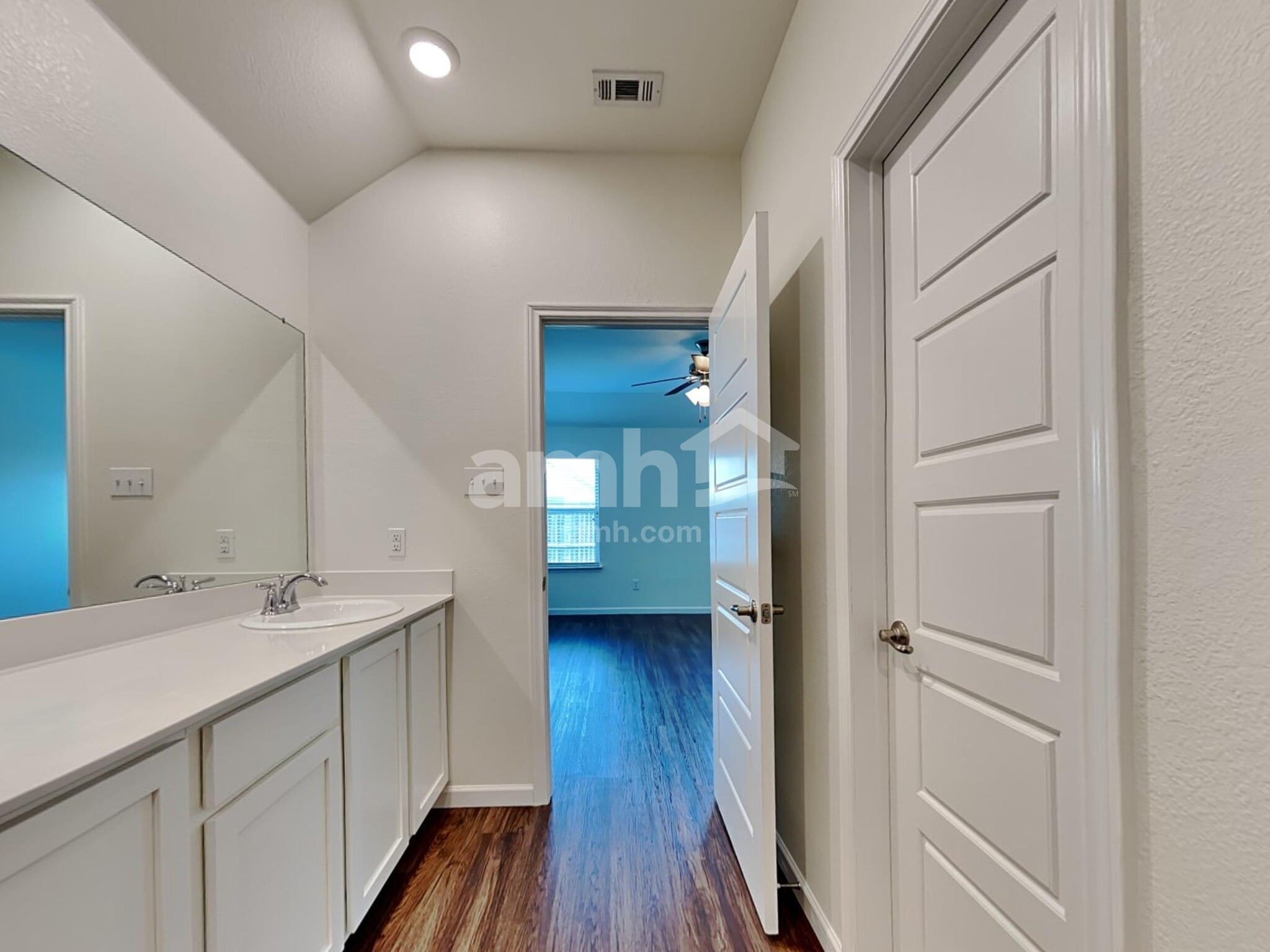 Building Photo - 463 Silverstone Dr