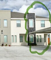 Building Photo - 1021 E La Cantera Ave