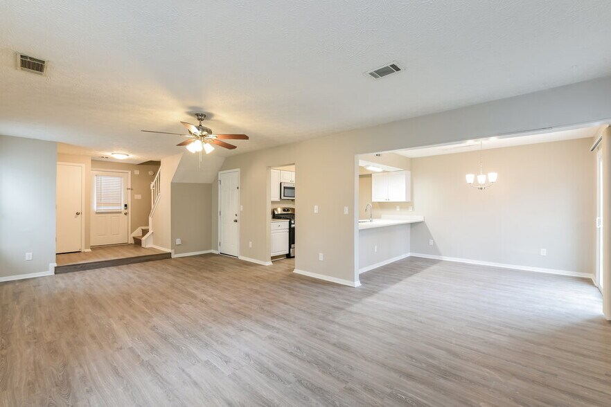 Building Photo - 6375 E Windsor Ln