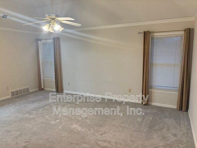 Building Photo - 6894 Hedgewood Ln