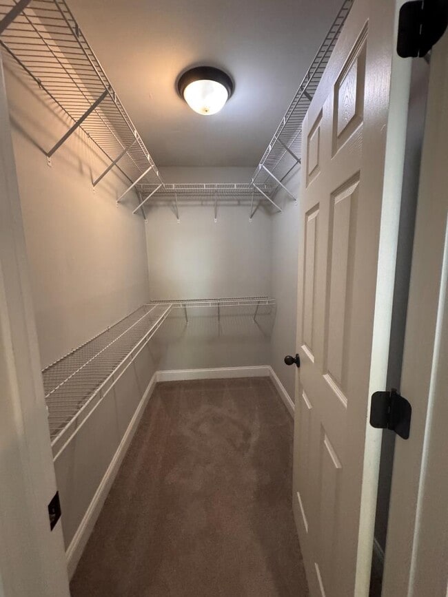 Building Photo - 2002 E Drew Valley Rd NE