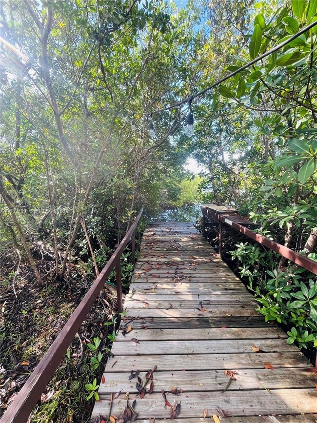 Building Photo - 202 W Canal Dr