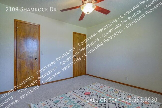 Building Photo - 2109 Shamrock Dr