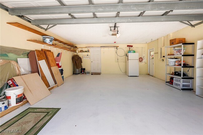 Building Photo - 639 Pompano Dr