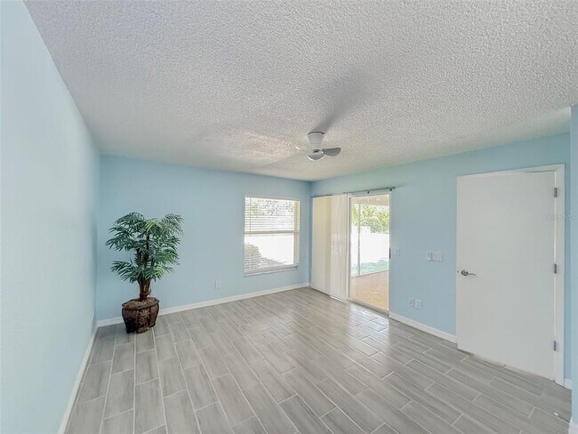 Building Photo - 5708 Garden Lakes Fern