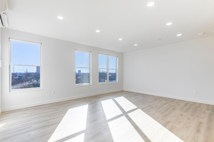 Building Photo - 319 Broadway