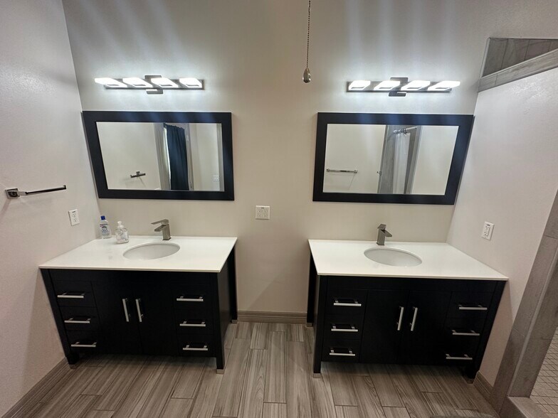 Building Photo - 3901 El Jardin