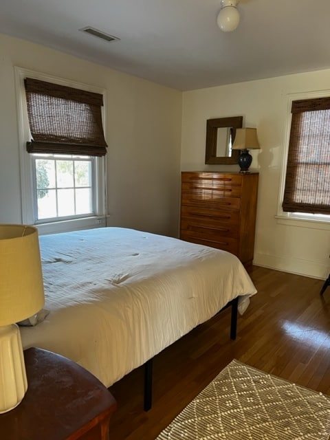 Bedroom queen bed - 512 13th St NW