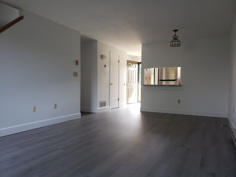 living/dining - 47 4th Ave