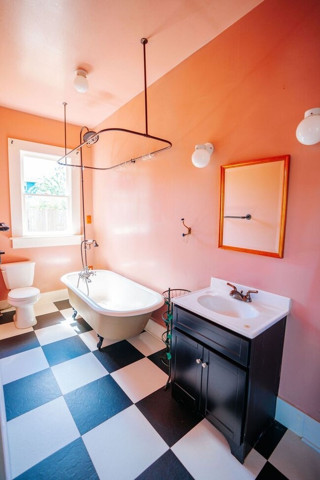 Building Photo - Charming 3-Bedroom Victorian Home in the H...