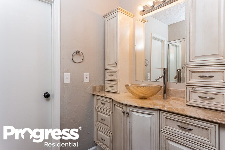 Building Photo - 6 Capitol Ct