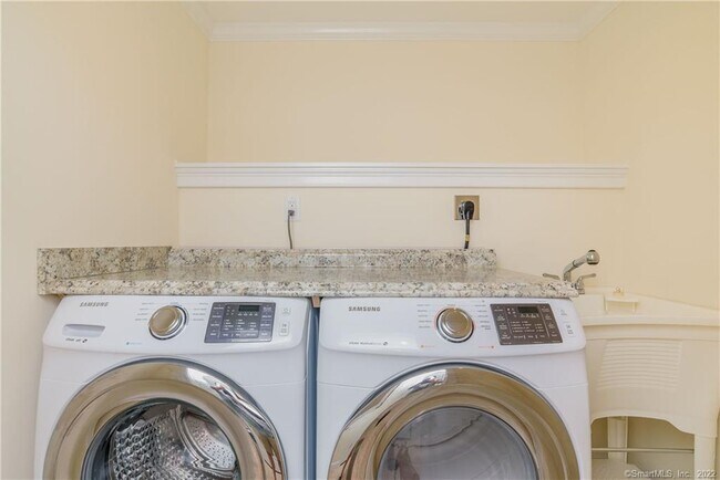 Building Photo - 5 Mendes Rd