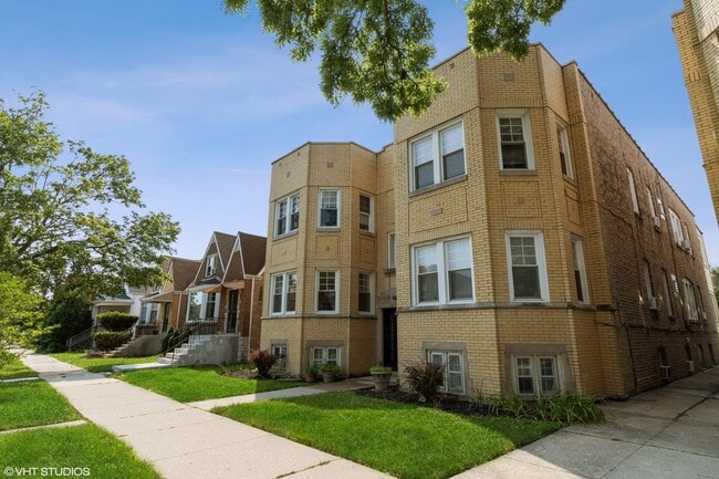 Primary Photo - 5321 W Cornelia Ave