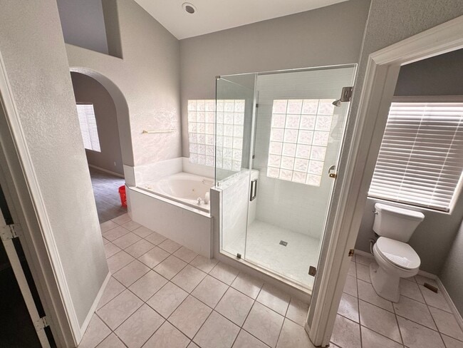 Building Photo - 2 Bed + Den Single Story Home in Painted Desert