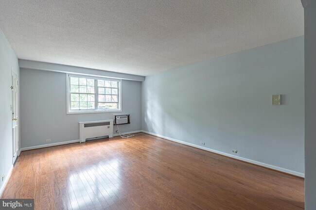 Building Photo - 201 N George Mason Dr