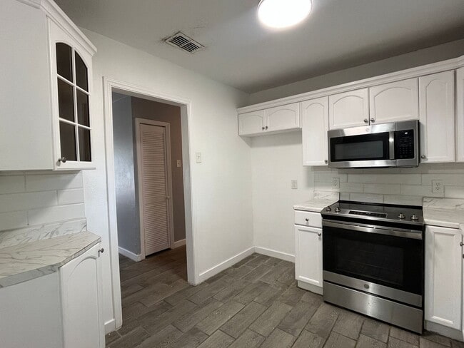 Building Photo - Four Bedroom Two Bath in Calallen School D...