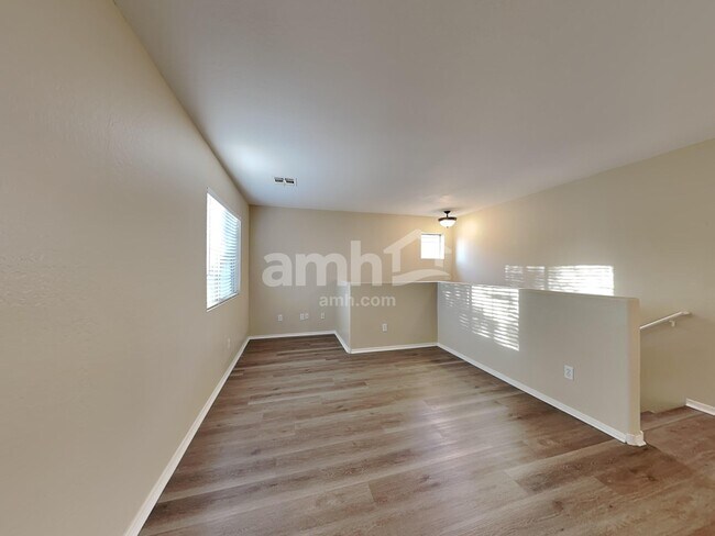 Building Photo - 443 S Sabrina